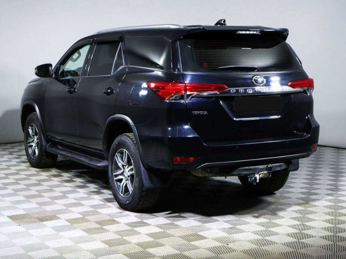 Купить Toyota Fortuner с пробегом. Фото: #5