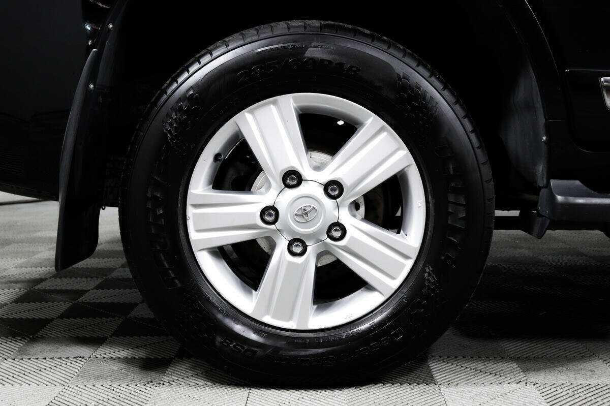 Купить Toyota Land Cruiser с пробегом. Фото: #14