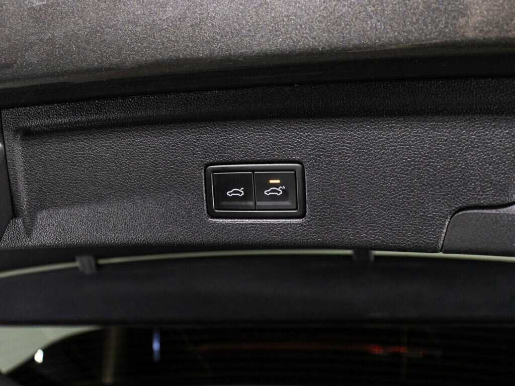 Купить Volkswagen Touareg с пробегом. Фото: #15