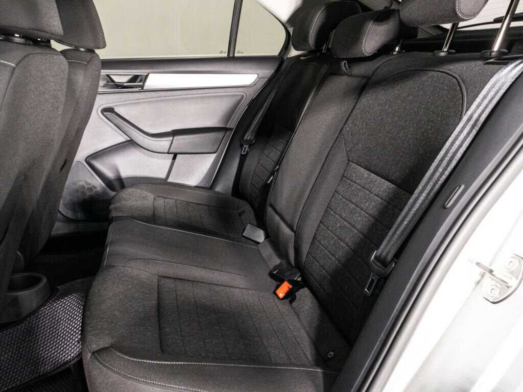 Купить Skoda Rapid с пробегом. Фото: #9