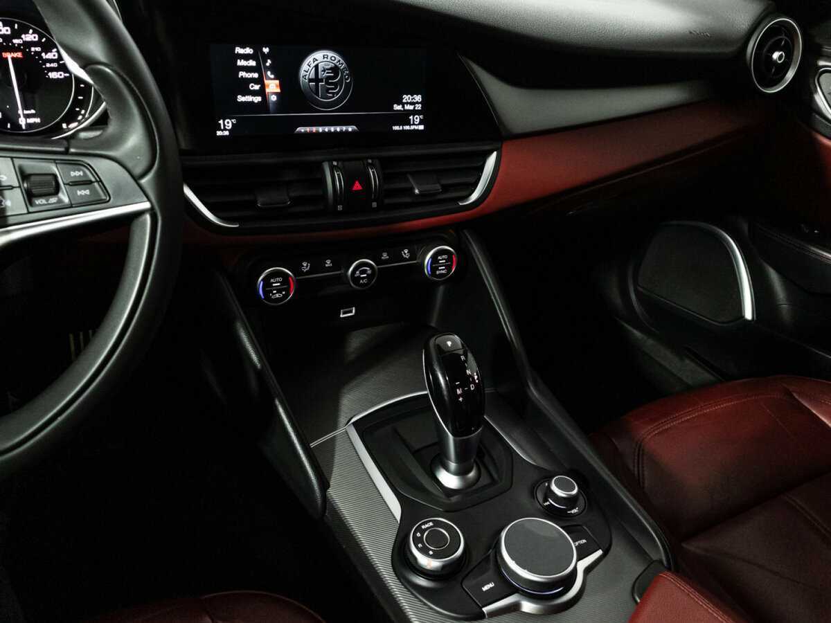 Купить Alfa Romeo Giulia с пробегом. Фото: #17