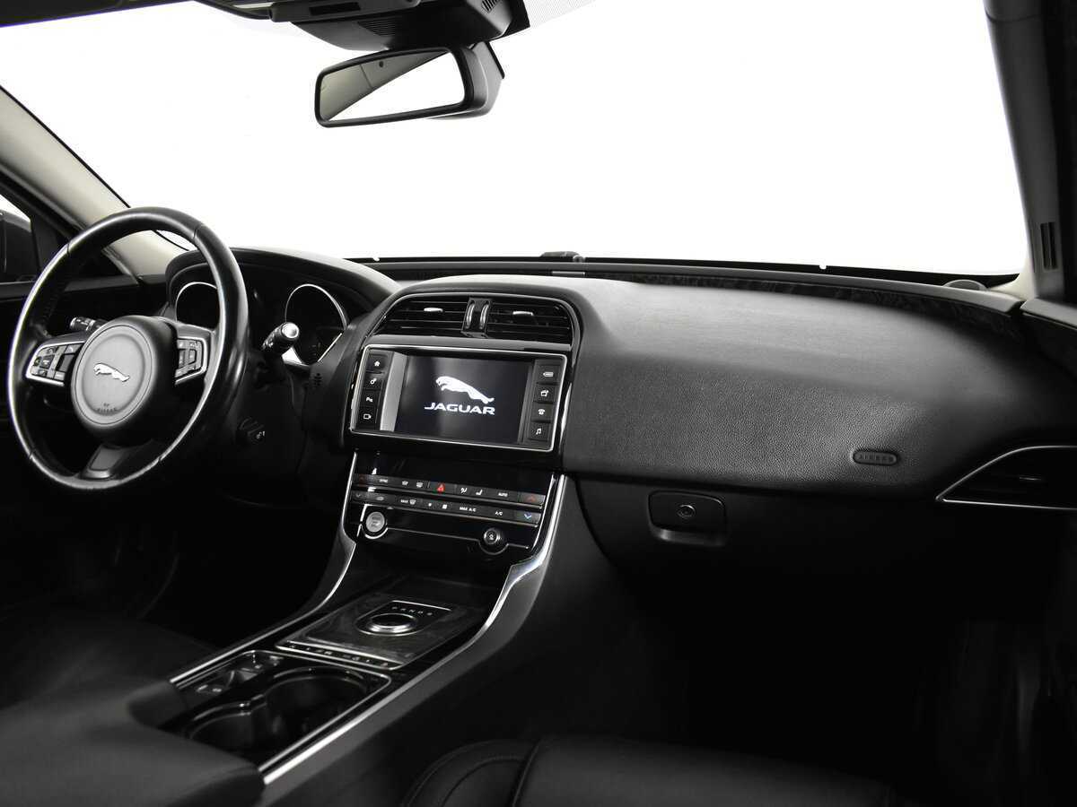 Купить Jaguar XE с пробегом. Фото: #12