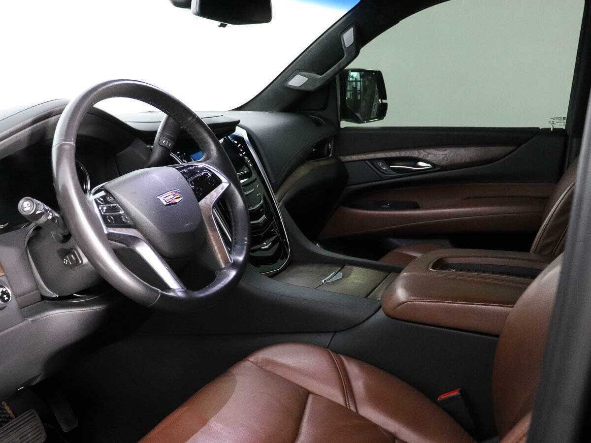 Купить Cadillac Escalade с пробегом. Фото: #10