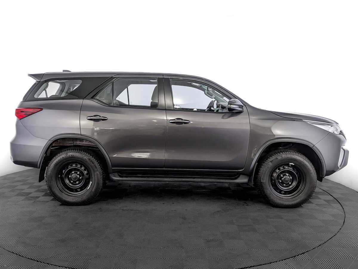 Купить Toyota Fortuner с пробегом. Фото: #3