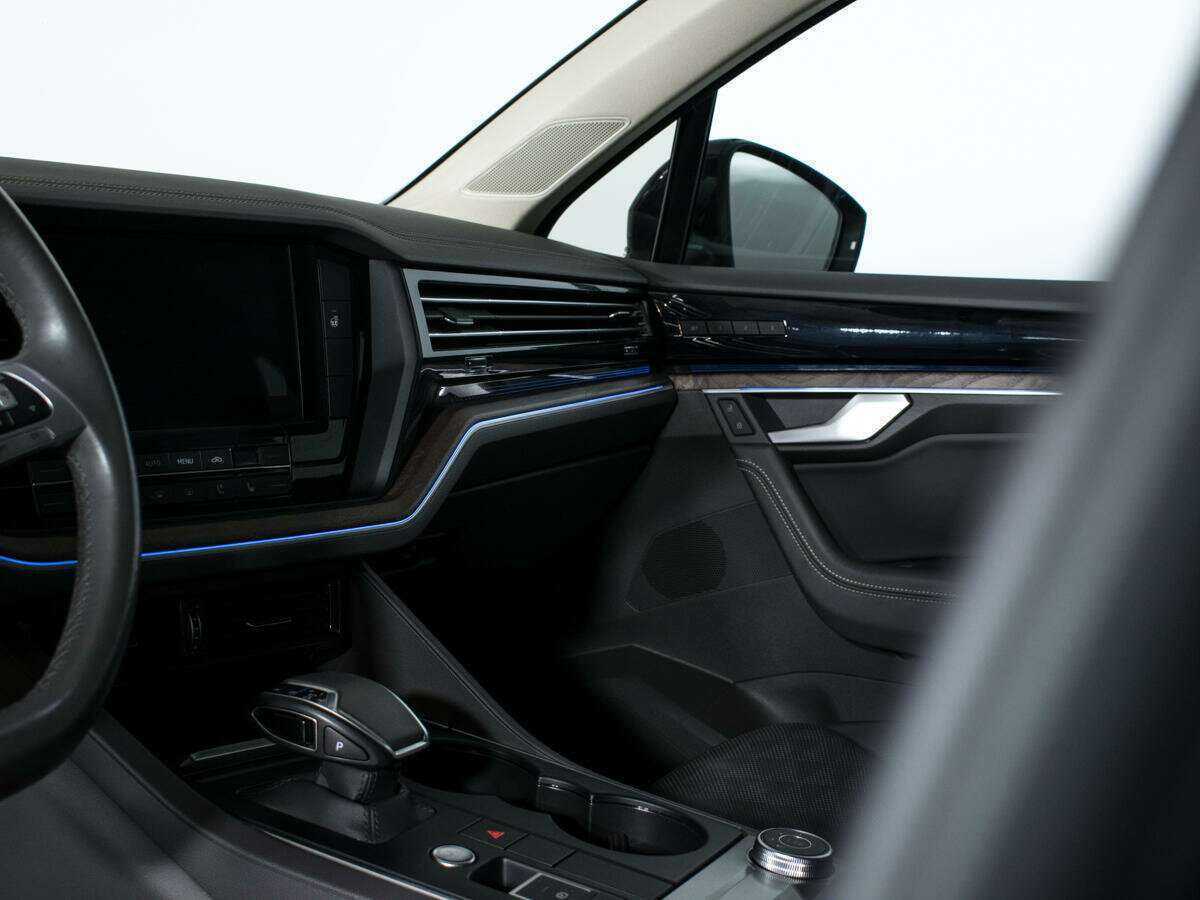 Купить Volkswagen Touareg с пробегом. Фото: #13