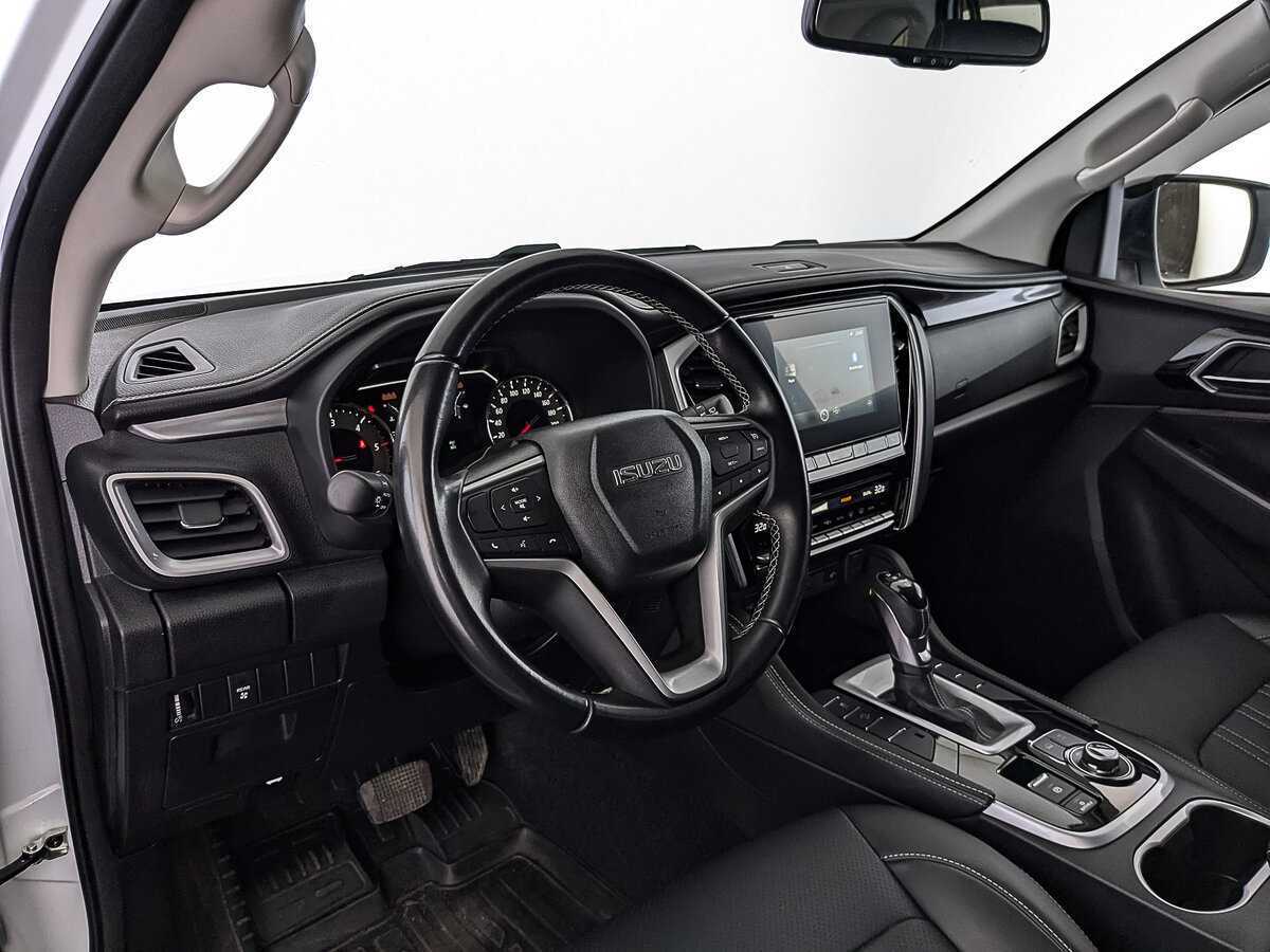 Купить Isuzu MU-X с пробегом. Фото: #14