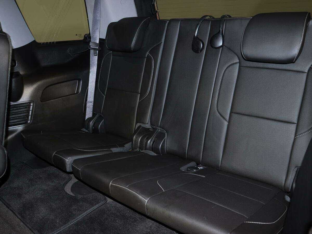 Купить Chevrolet Tahoe с пробегом. Фото: #10