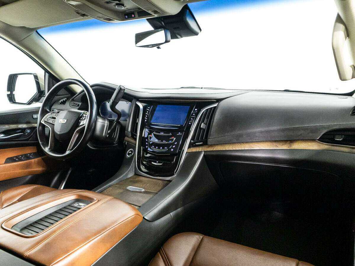 Купить Cadillac Escalade с пробегом. Фото: #8