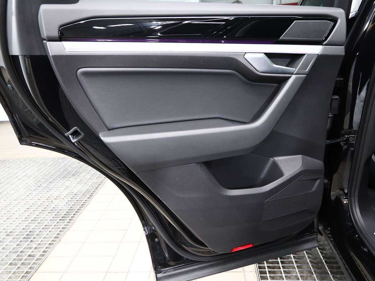 Купить Volkswagen Touareg с пробегом. Фото: #11
