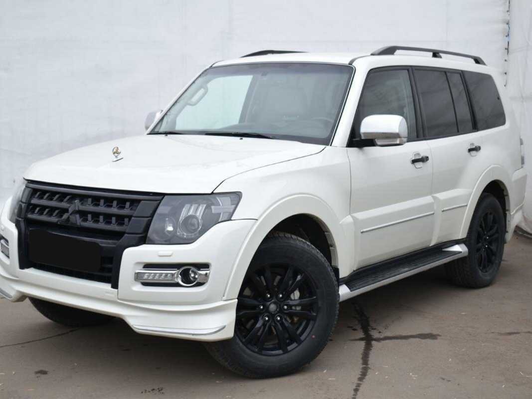 Купить Mitsubishi Pajero с пробегом. Посмотреть фото