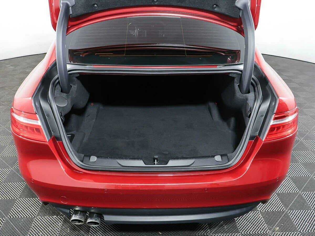 Купить Jaguar XE с пробегом. Фото: #15