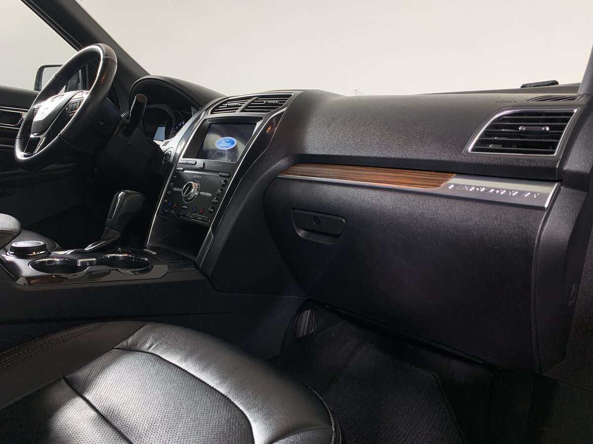 Купить Ford Explorer с пробегом. Фото: #13