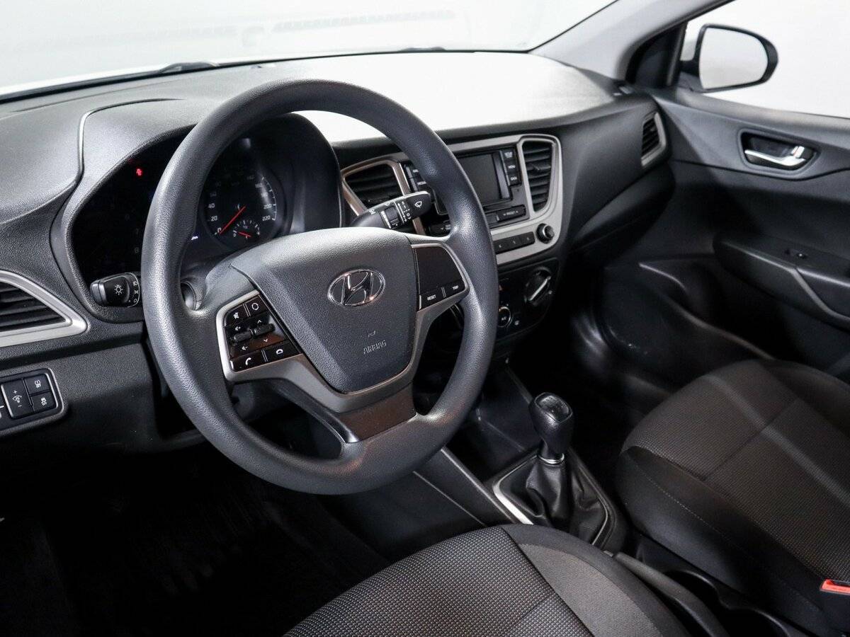 Купить Hyundai Solaris с пробегом. Фото: #11