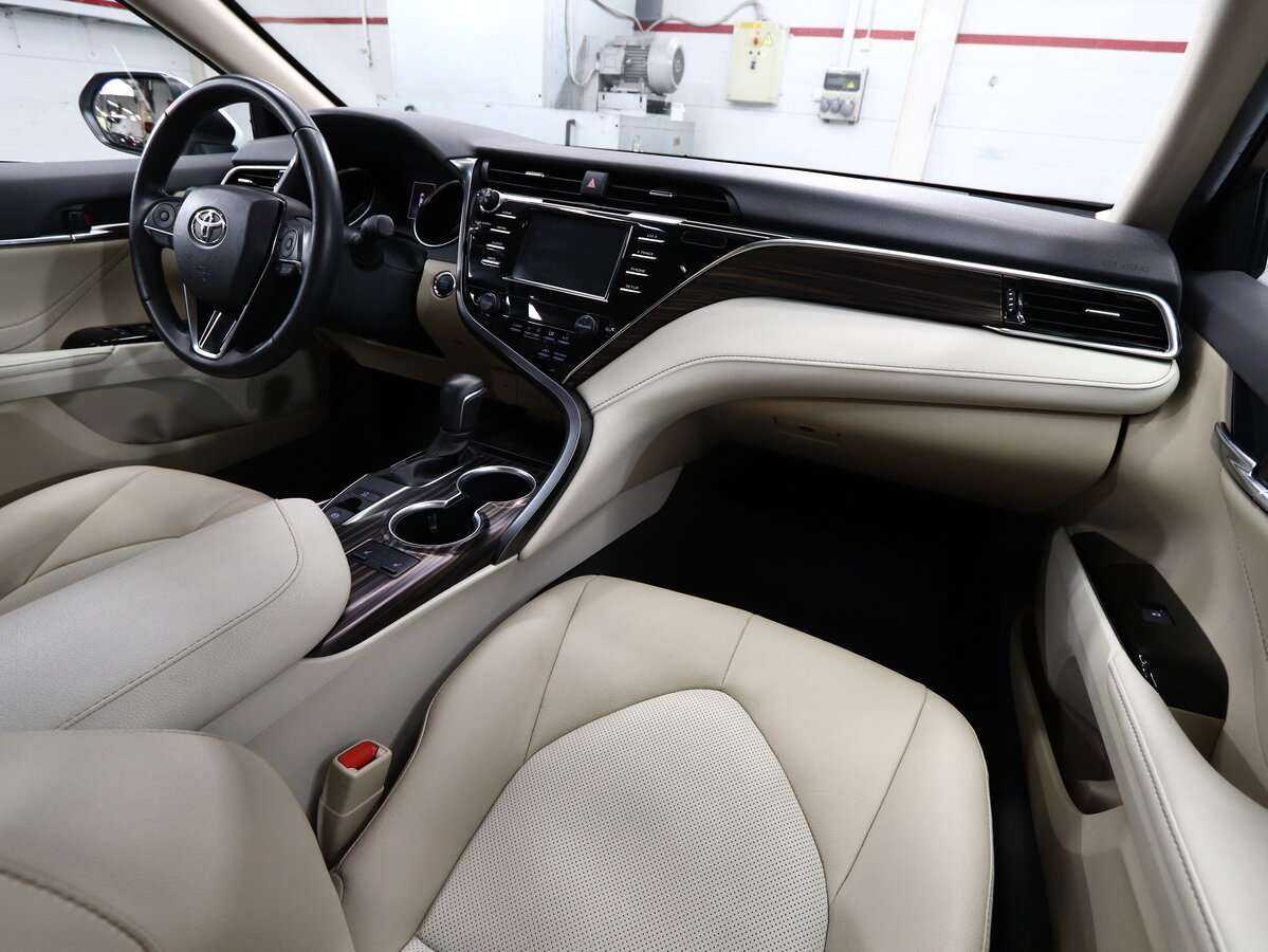 Купить Toyota Camry с пробегом. Фото: #15