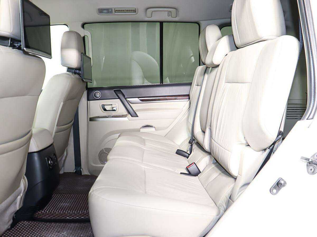 Купить Mitsubishi Pajero с пробегом. Фото: #10