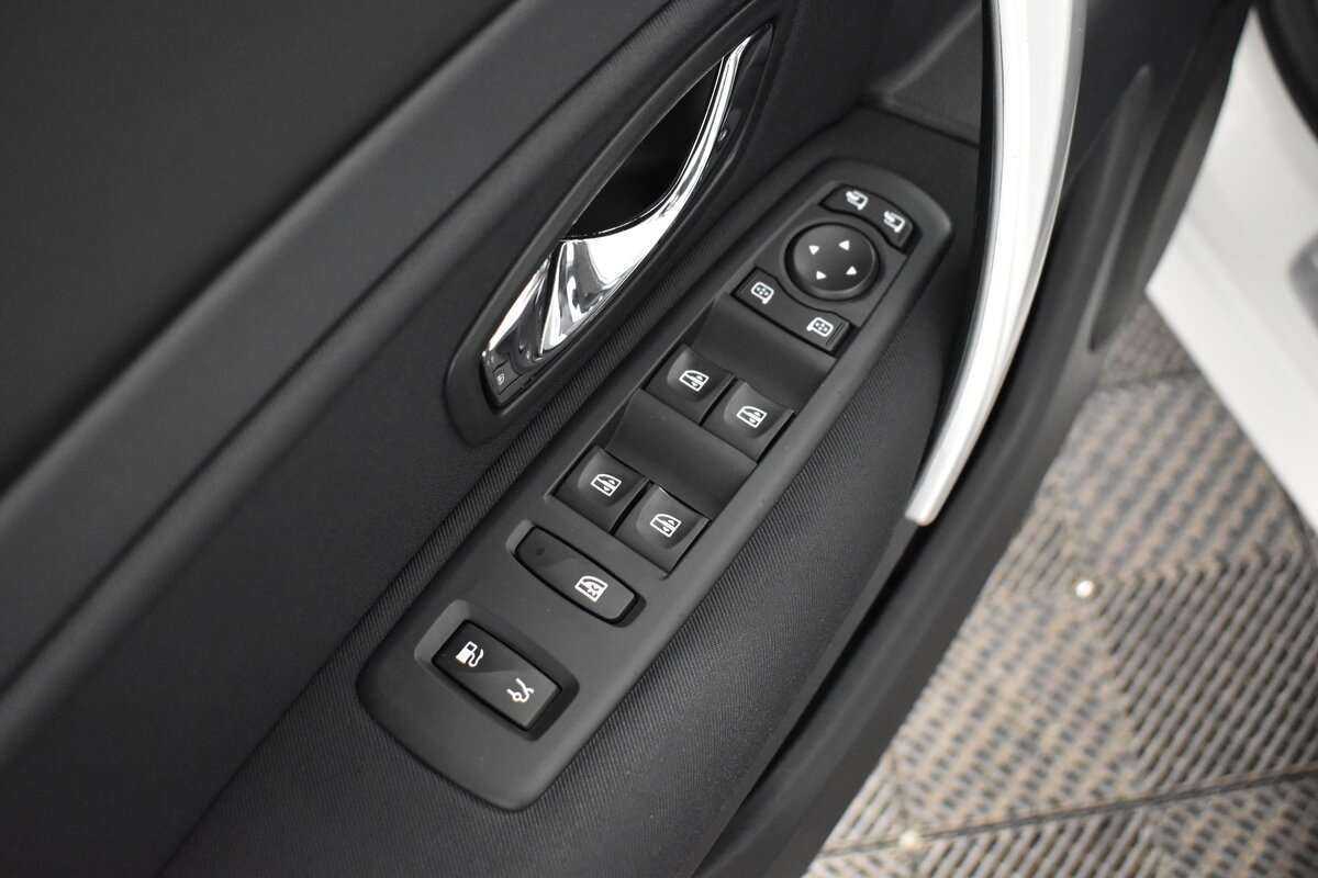 Купить Renault Latitude с пробегом. Фото: #7