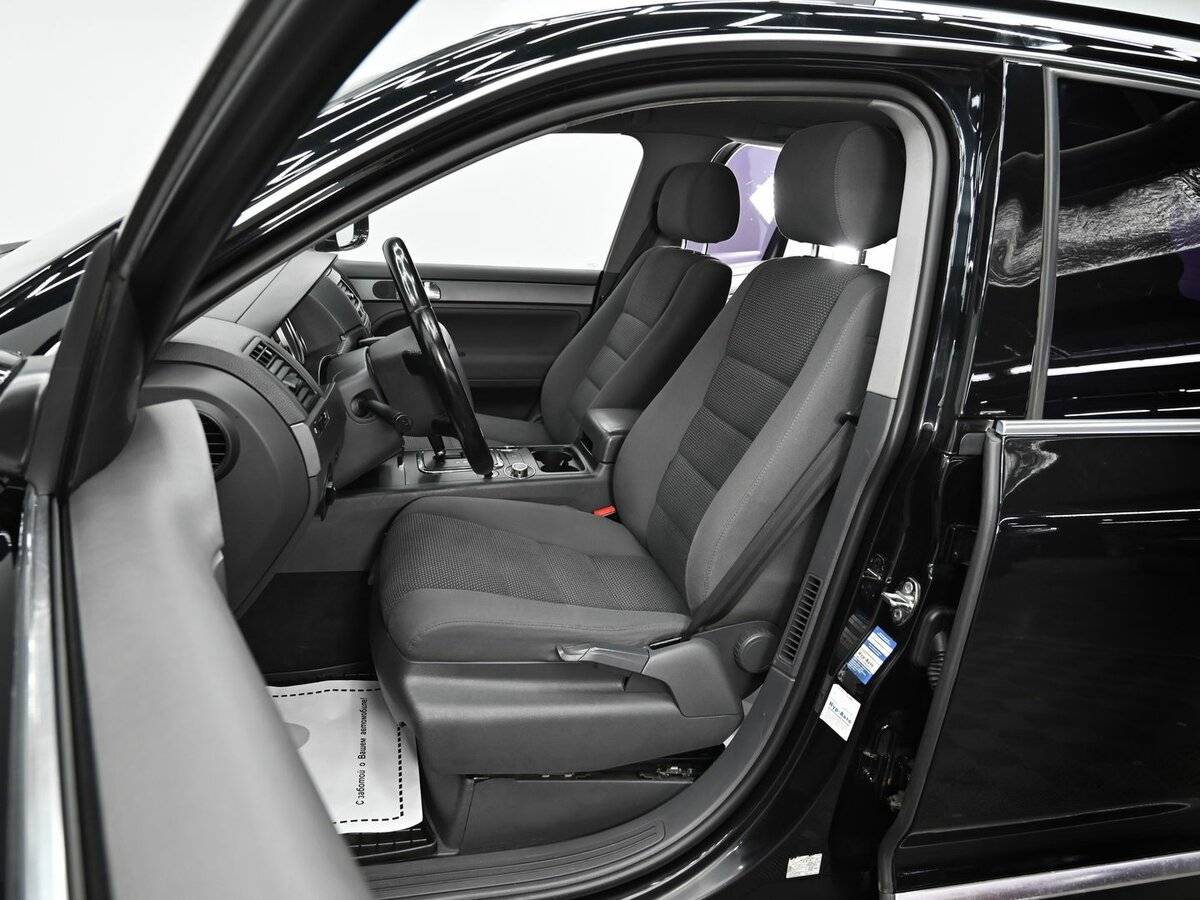 Купить Volkswagen Touareg с пробегом. Фото: #6