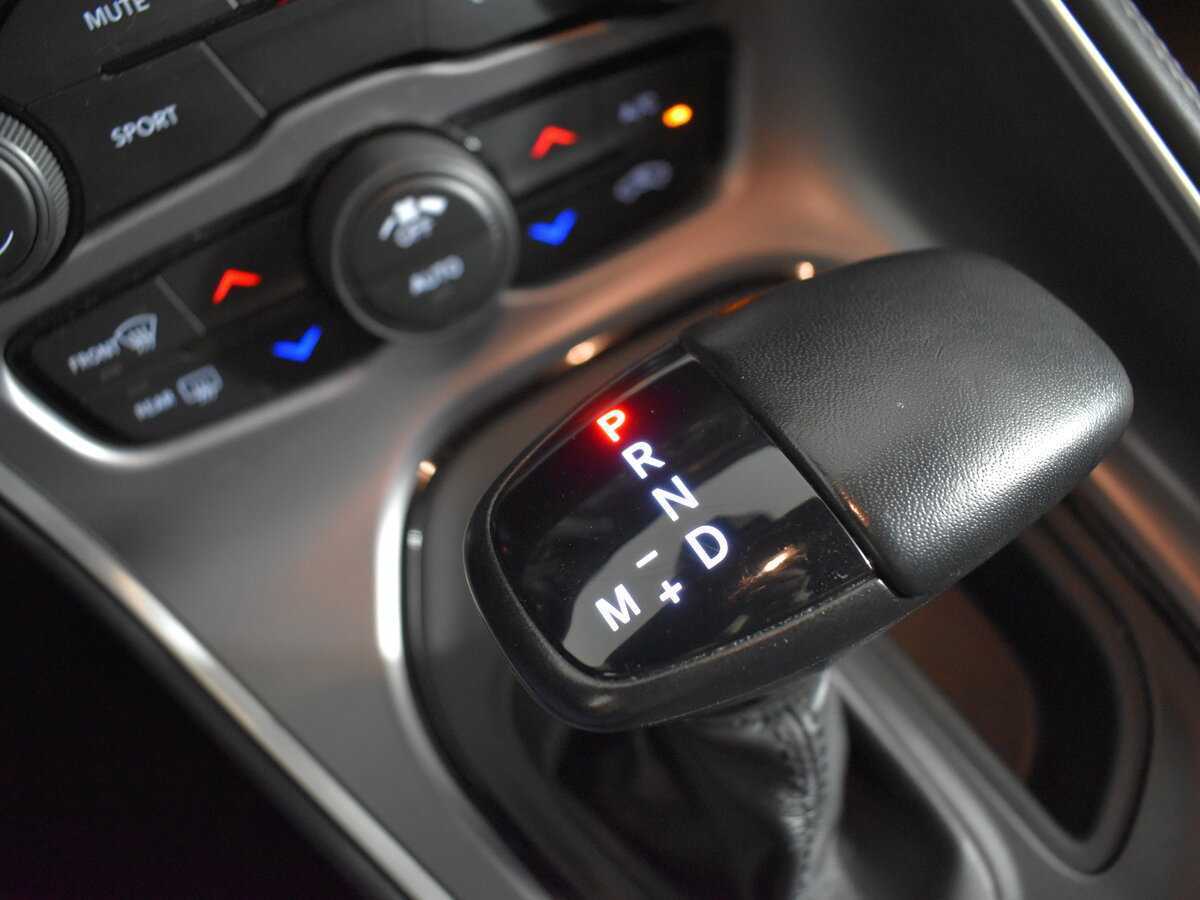 Купить Dodge Challenger с пробегом. Фото: #21