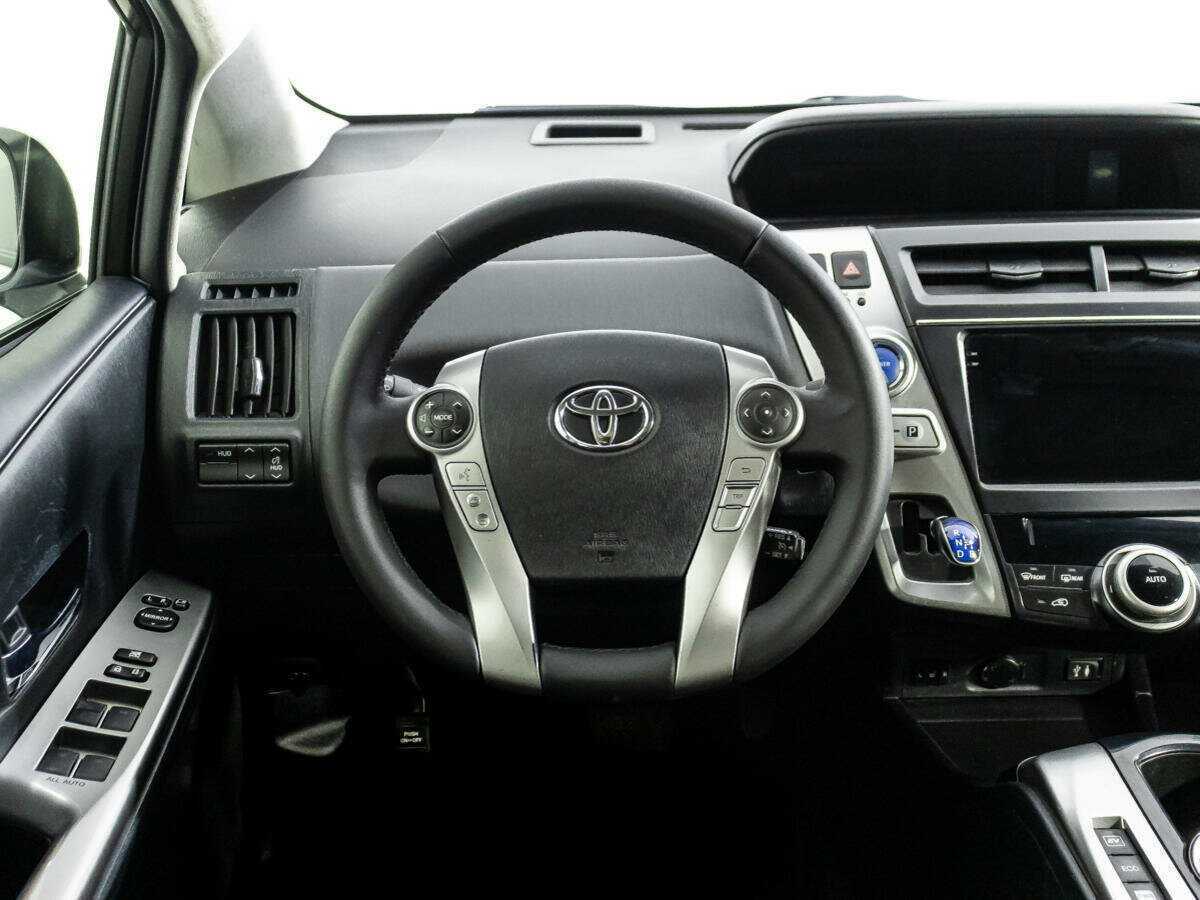 Купить Toyota Prius v (+) с пробегом. Фото: #20