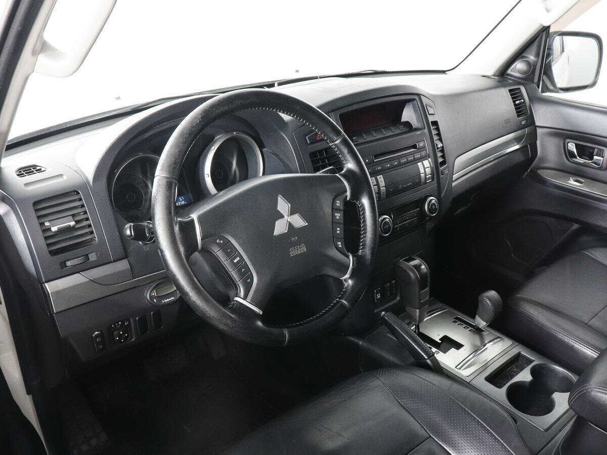 Купить Mitsubishi Pajero с пробегом. Фото: #8