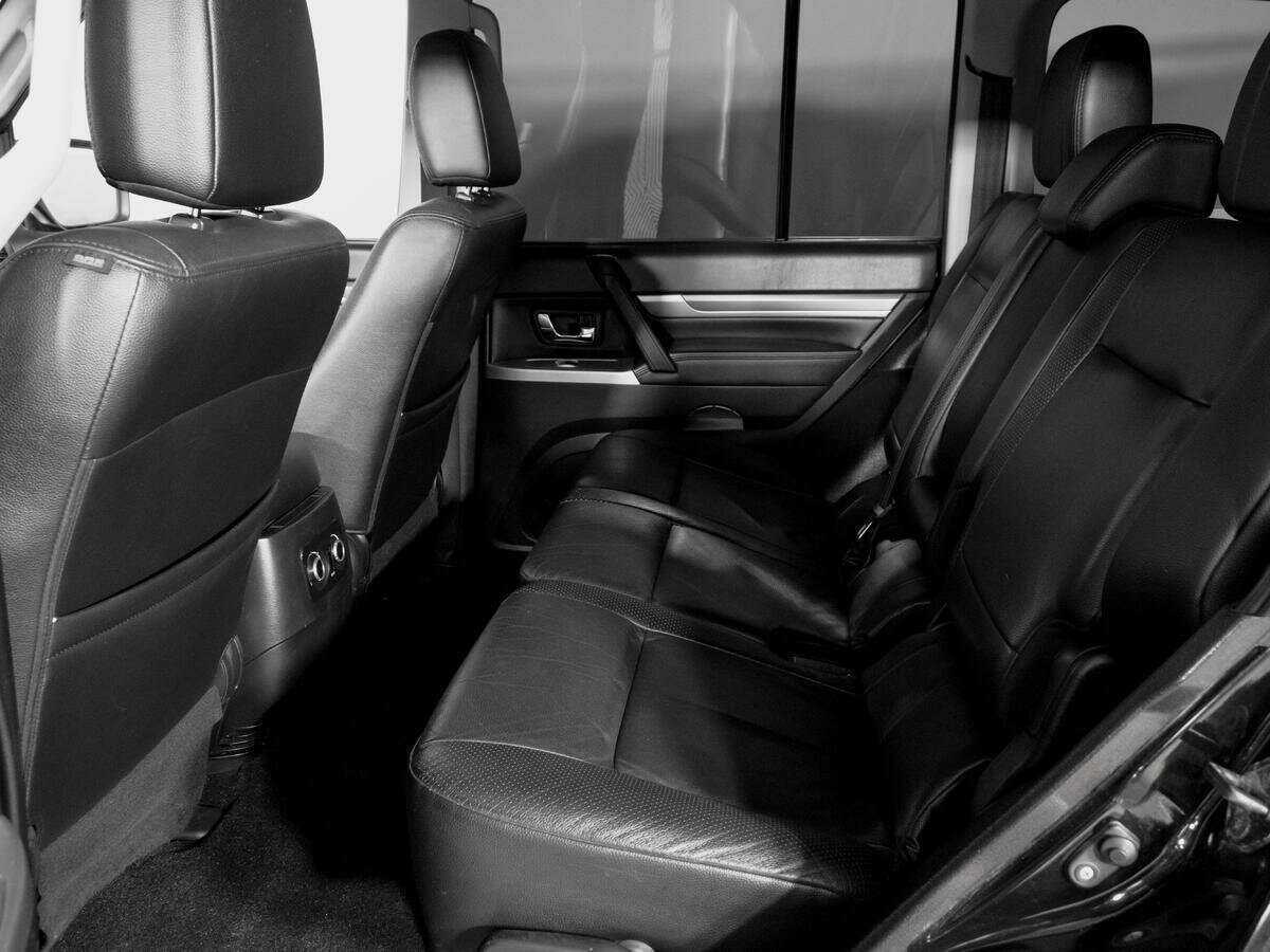 Купить Mitsubishi Pajero с пробегом. Фото: #9