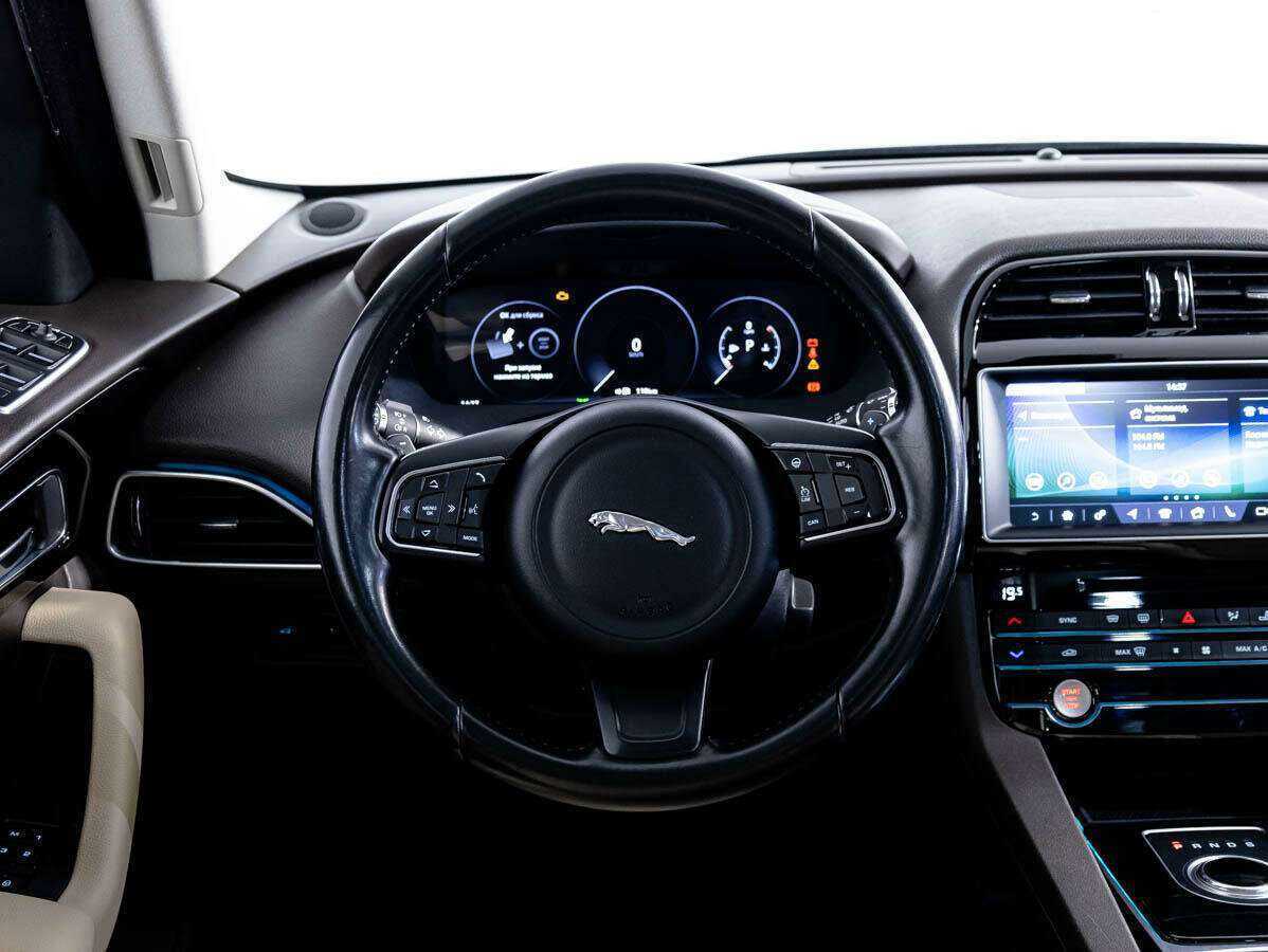 Купить Jaguar F-Pace с пробегом. Фото: #16