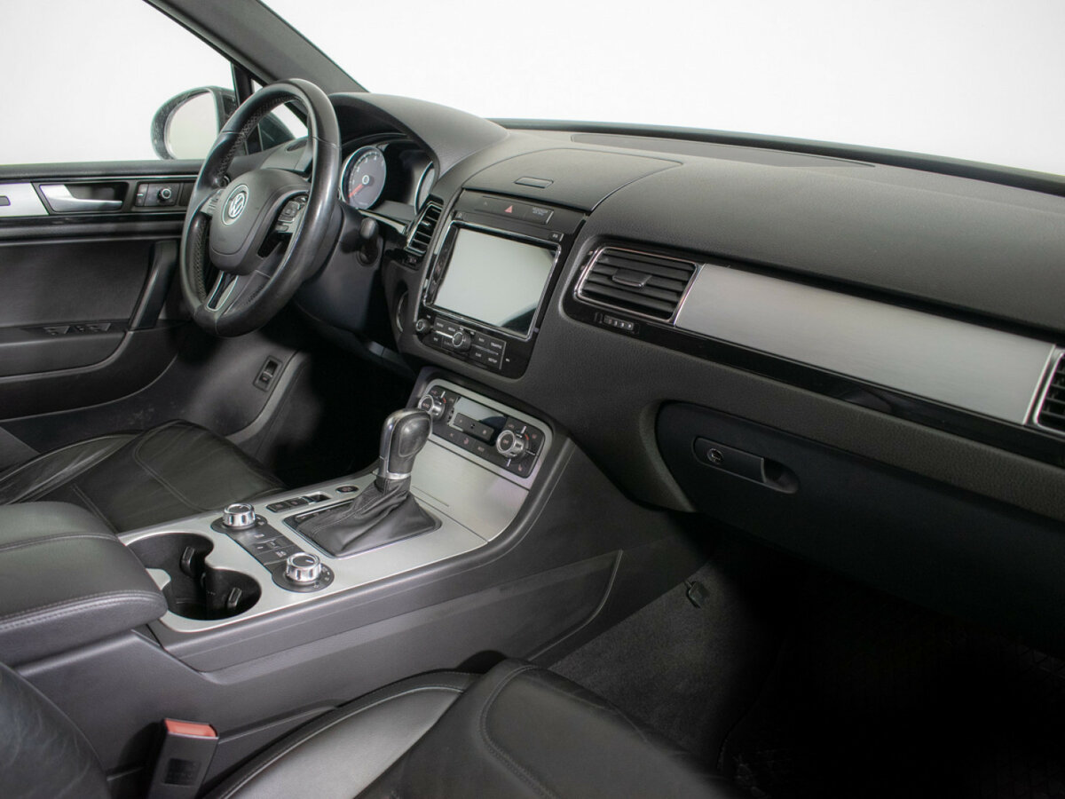 Купить Volkswagen Touareg с пробегом. Фото: #8