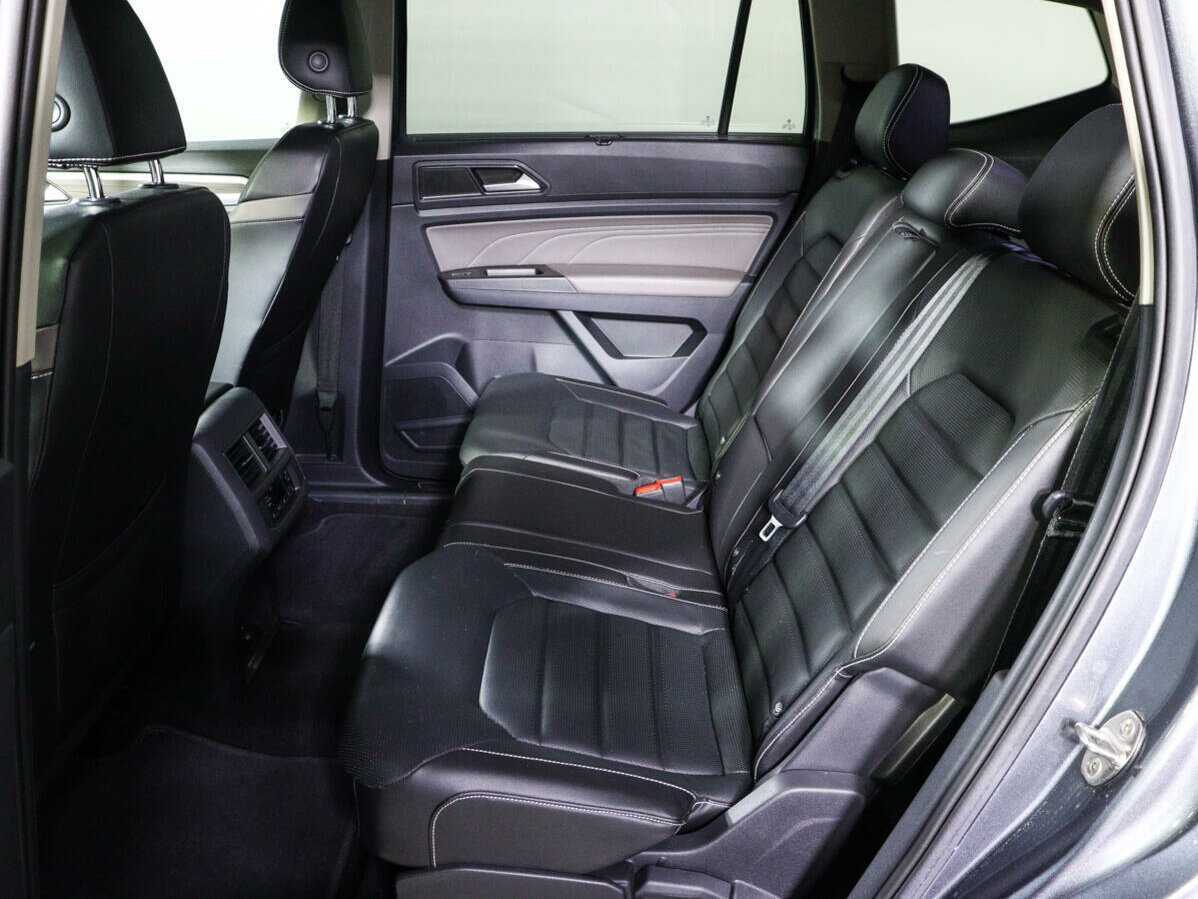 Купить Volkswagen Teramont с пробегом. Фото: #7
