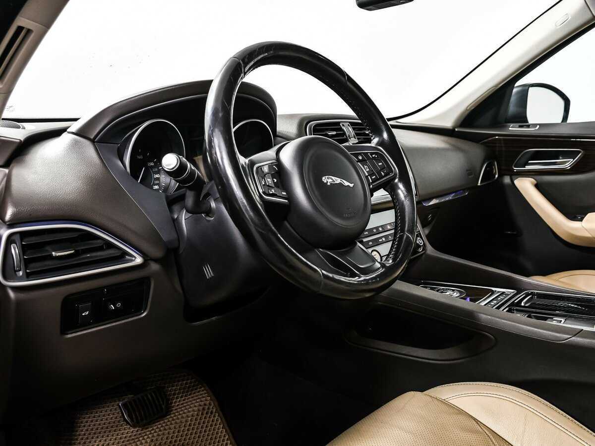 Купить Jaguar F-Pace с пробегом. Фото: #12