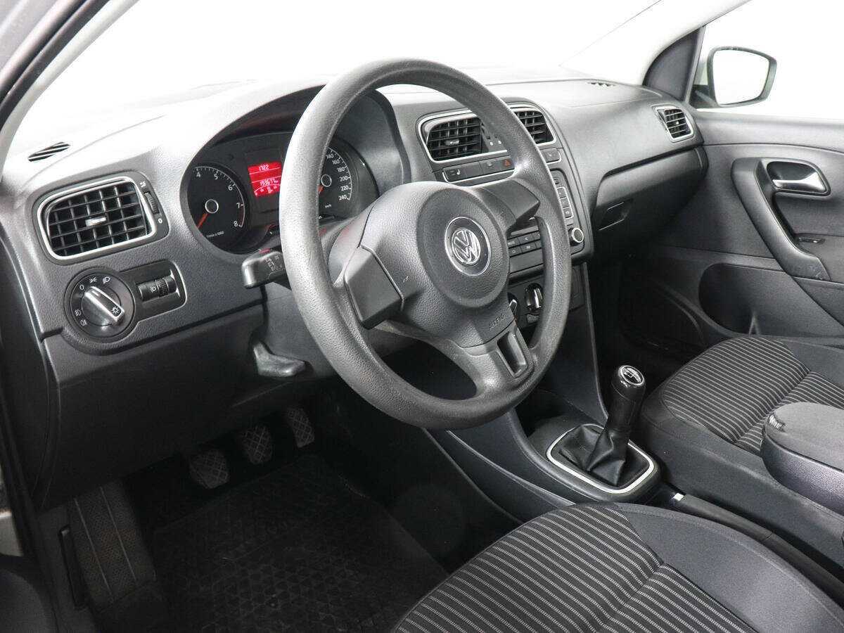 Купить Volkswagen Polo с пробегом. Фото: #8