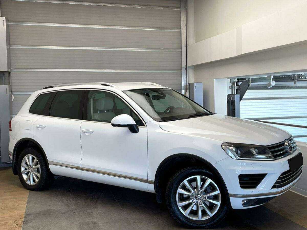 Купить Volkswagen Touareg с пробегом. Фото: #2