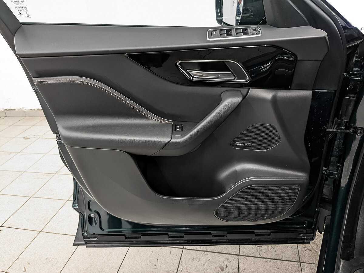 Купить Jaguar F-Pace с пробегом. Фото: #15