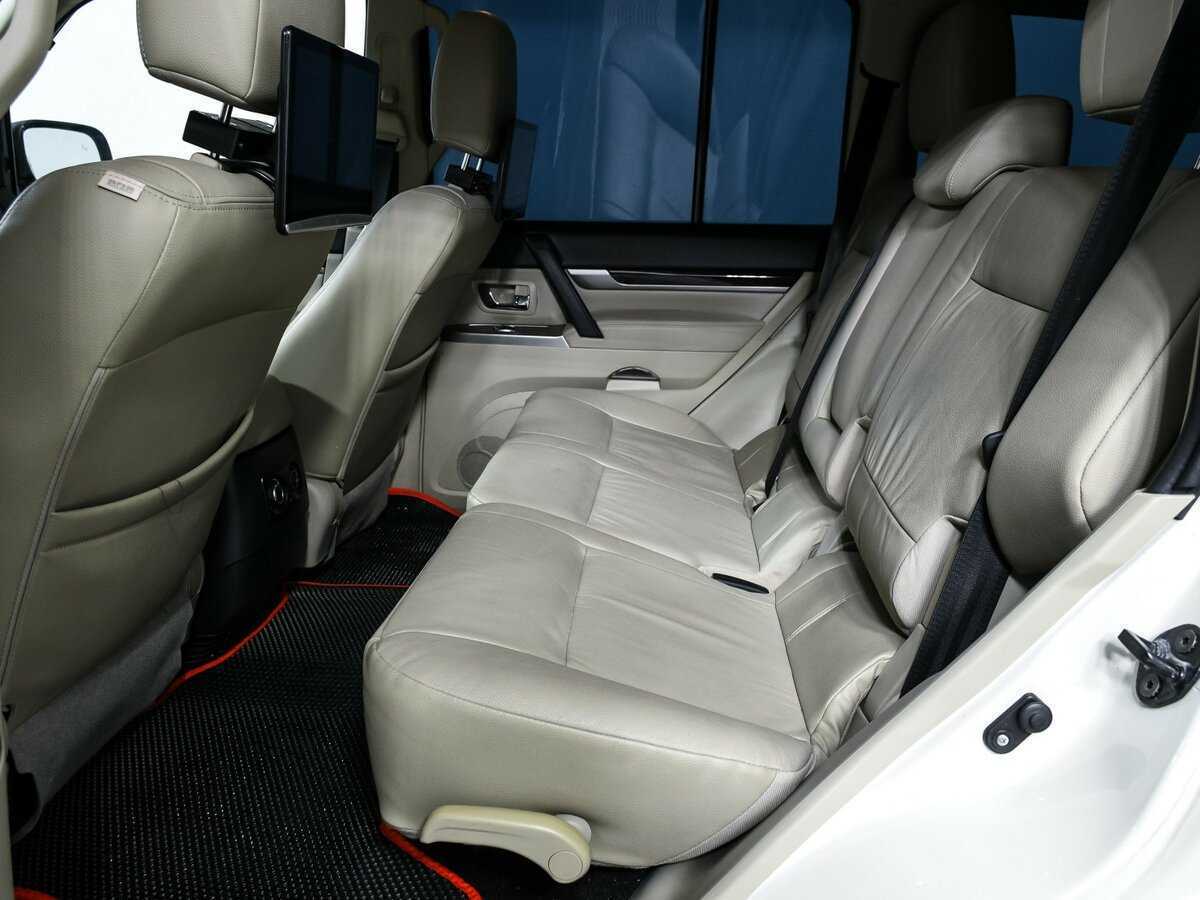 Купить Mitsubishi Pajero с пробегом. Фото: #11