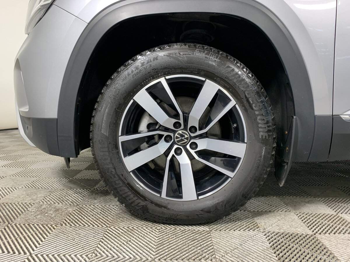 Купить Volkswagen Teramont с пробегом. Фото: #8