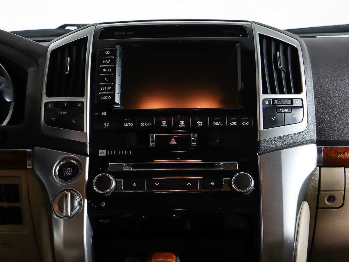 Купить Toyota Land Cruiser с пробегом. Фото: #11