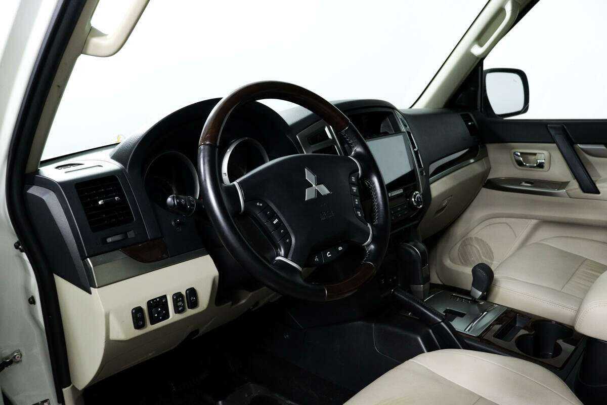 Купить Mitsubishi Pajero с пробегом. Фото: #11