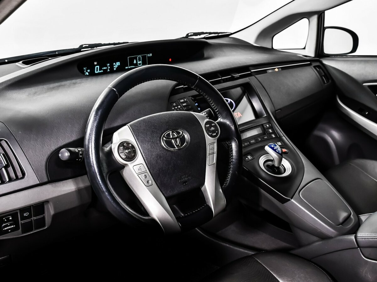 Купить Toyota Prius с пробегом. Фото: #11