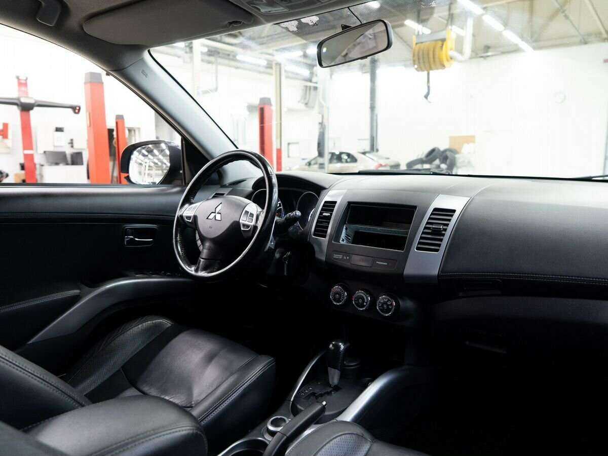 Купить Mitsubishi Outlander с пробегом. Фото: #17