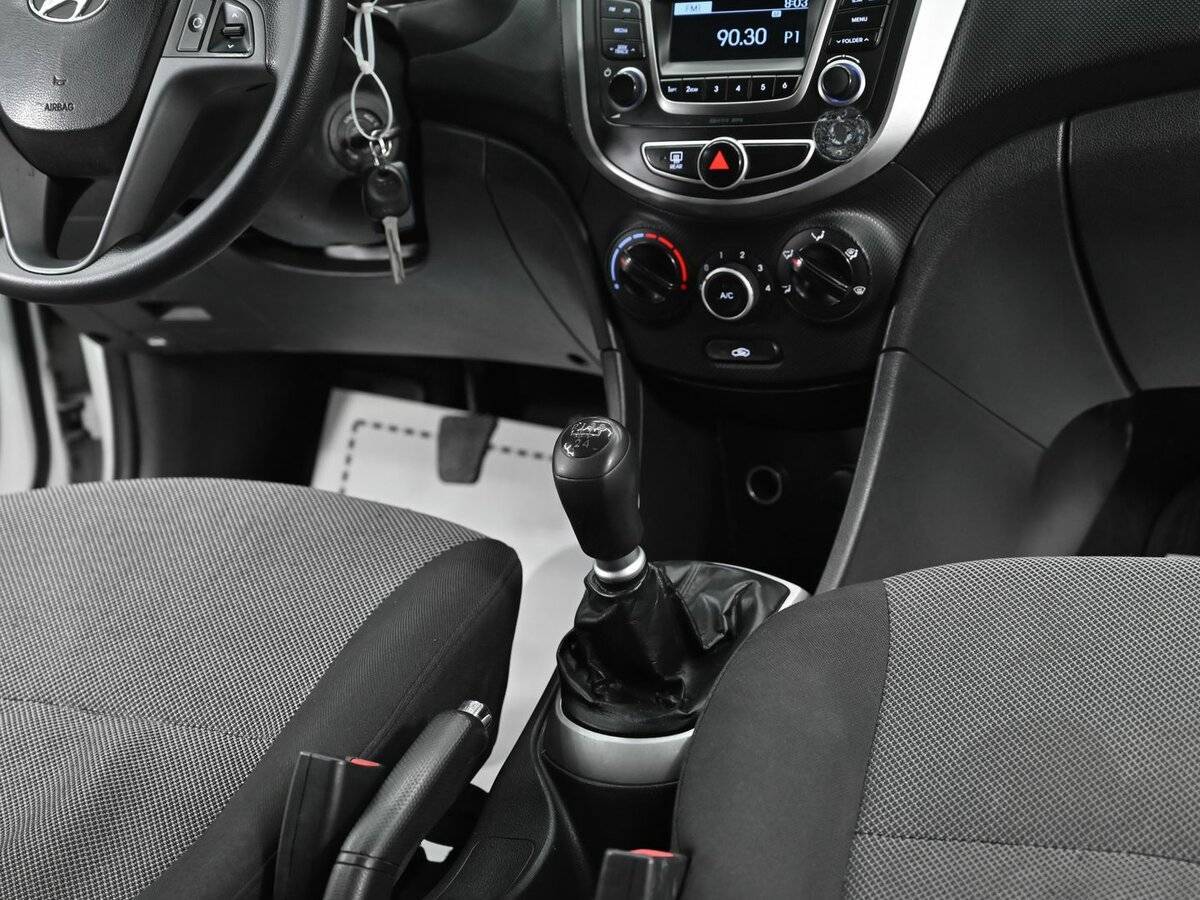 Купить Hyundai Solaris с пробегом. Фото: #11