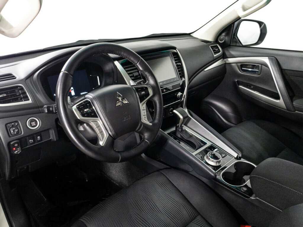 Купить Mitsubishi Montero Sport с пробегом. Фото: #8
