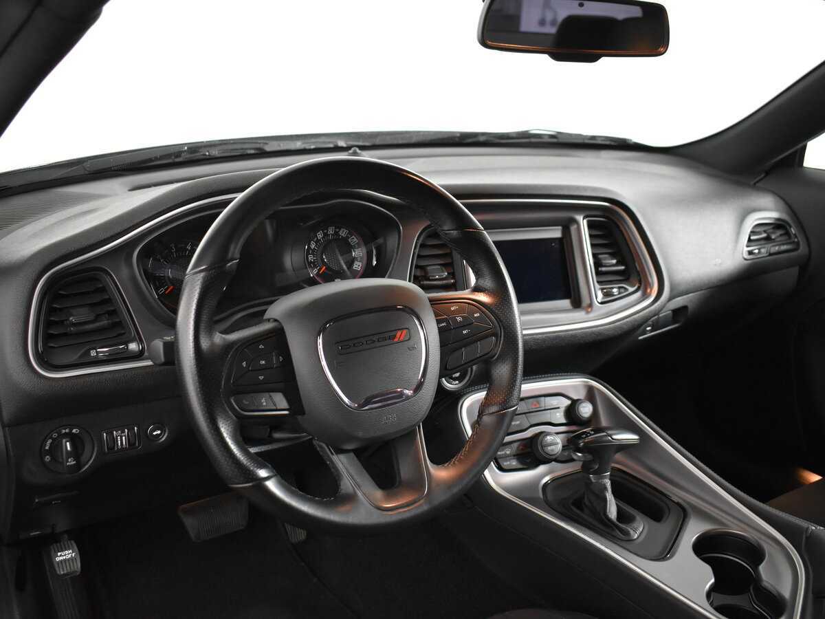 Купить Dodge Challenger с пробегом. Фото: #12