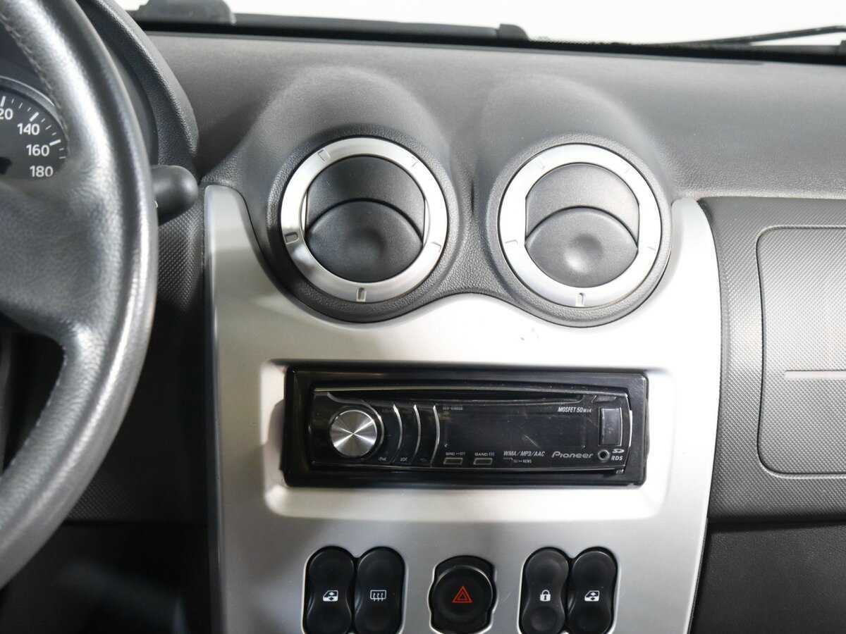 Купить Renault Sandero с пробегом. Фото: #8