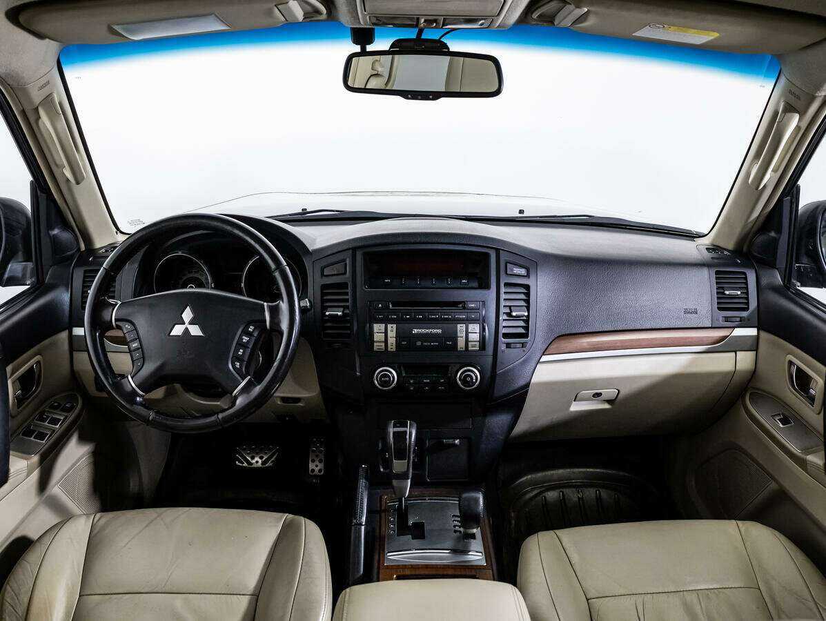 Купить Mitsubishi Pajero с пробегом. Фото: #12
