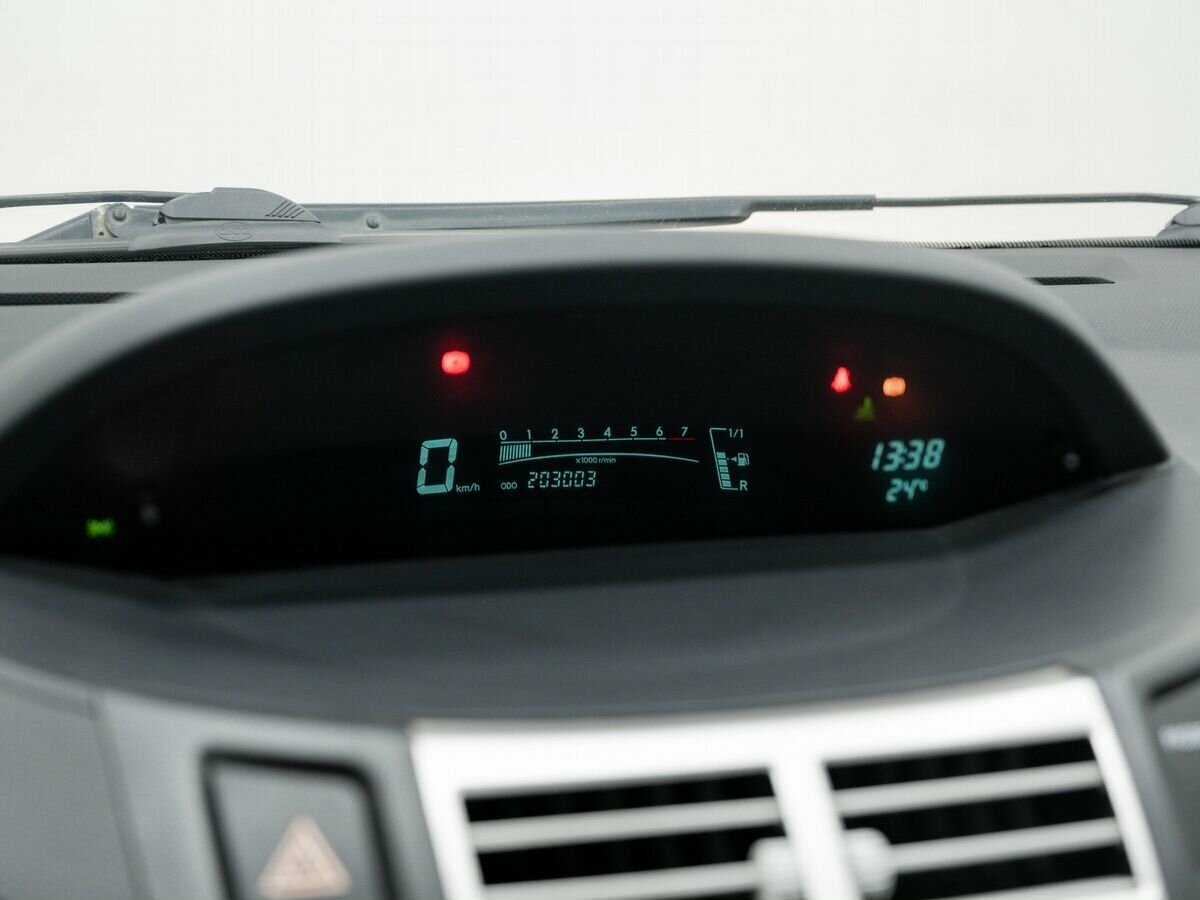 Купить Toyota Yaris с пробегом. Фото: #18