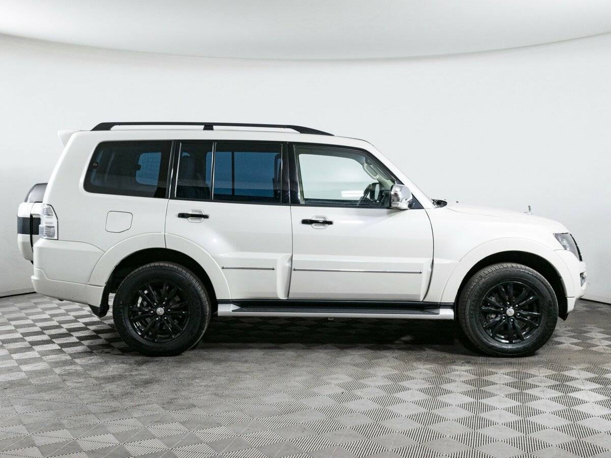 Купить Mitsubishi Pajero с пробегом. Фото: #3