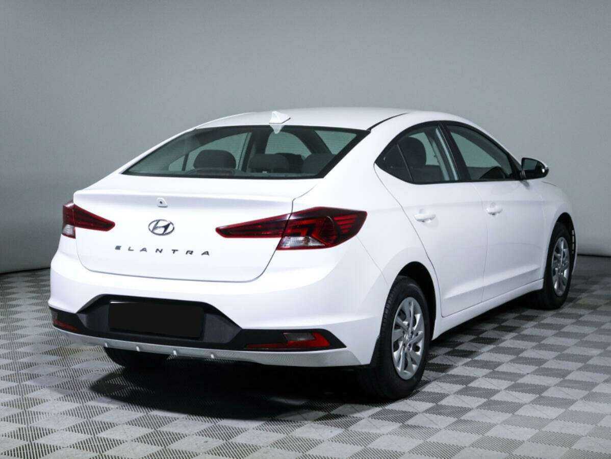 Купить Hyundai Elantra с пробегом. Фото: #3