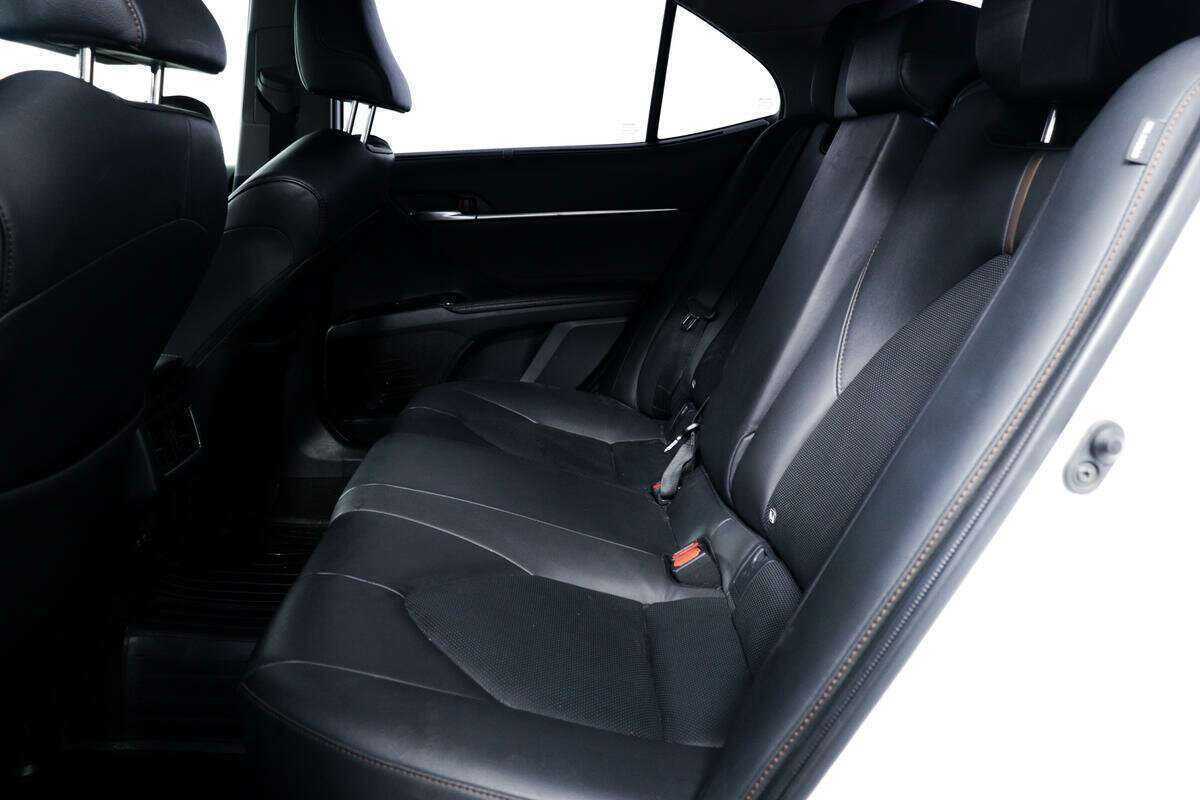 Купить Toyota Camry с пробегом. Фото: #11