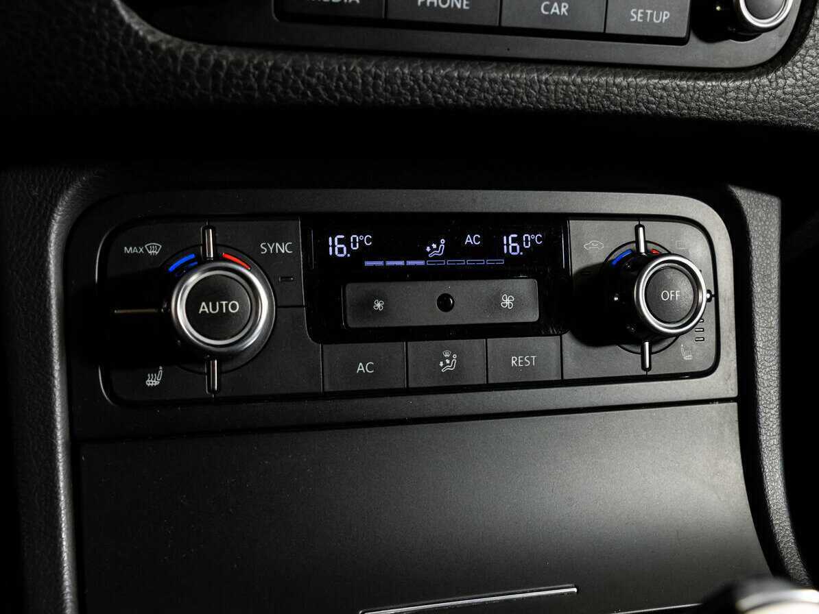 Купить Volkswagen Touareg с пробегом. Фото: #15