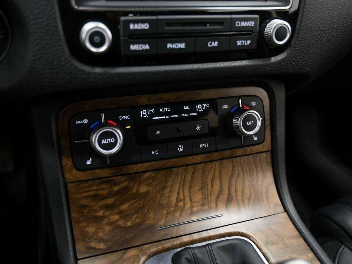Купить Volkswagen Touareg с пробегом. Фото: #22