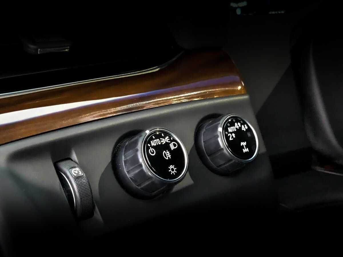 Купить Cadillac Escalade с пробегом. Фото: #24
